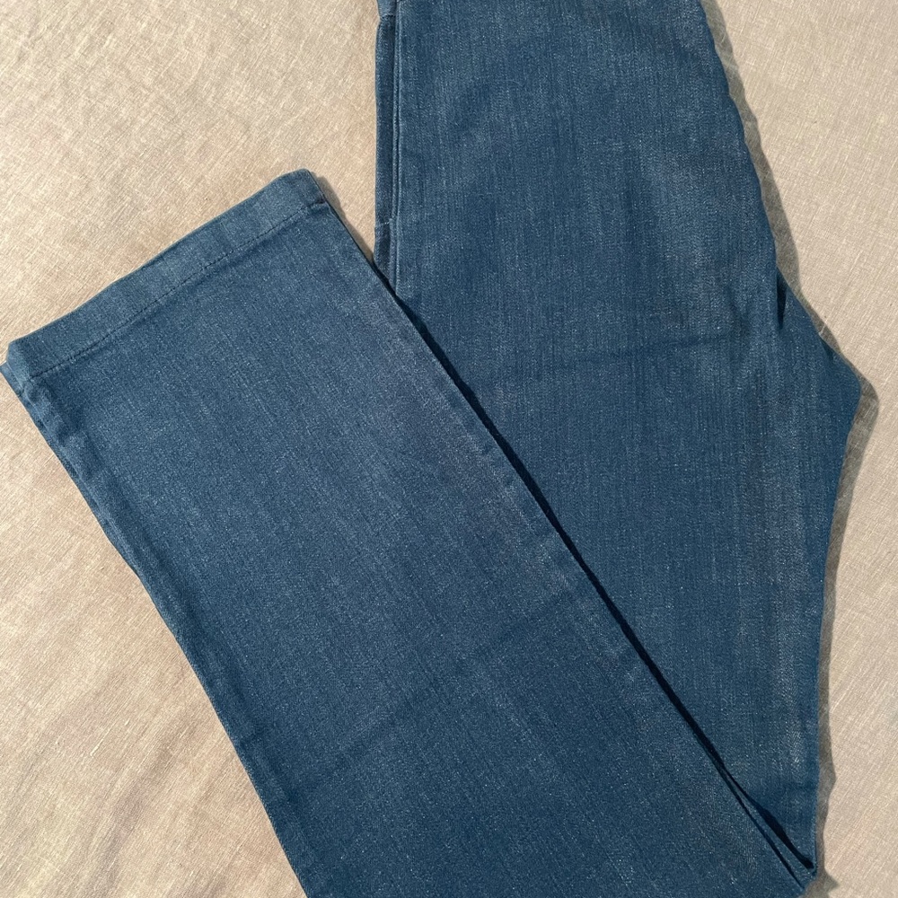 NWOT. Cameo jeans. High waist, back zipper.